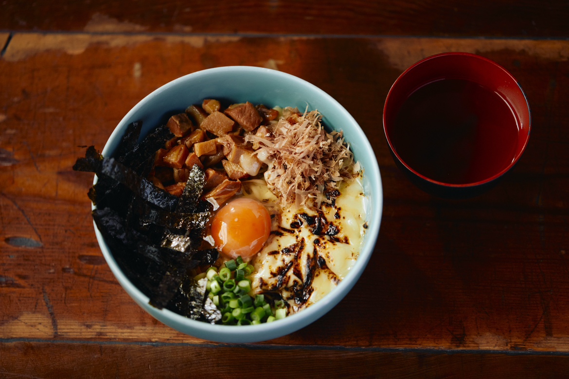 濃厚!釜玉チーズぶっかけまぜそば(生麺使用)