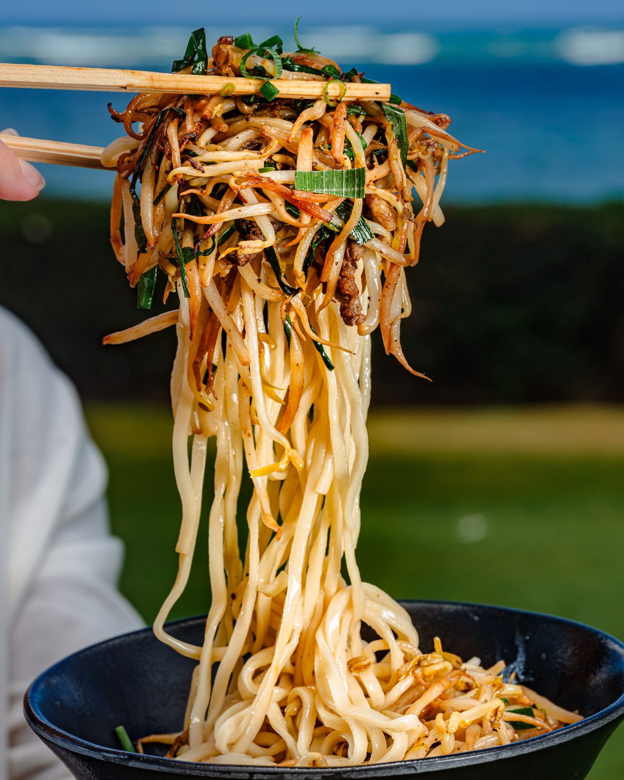 ビーフともやしのそばの麺